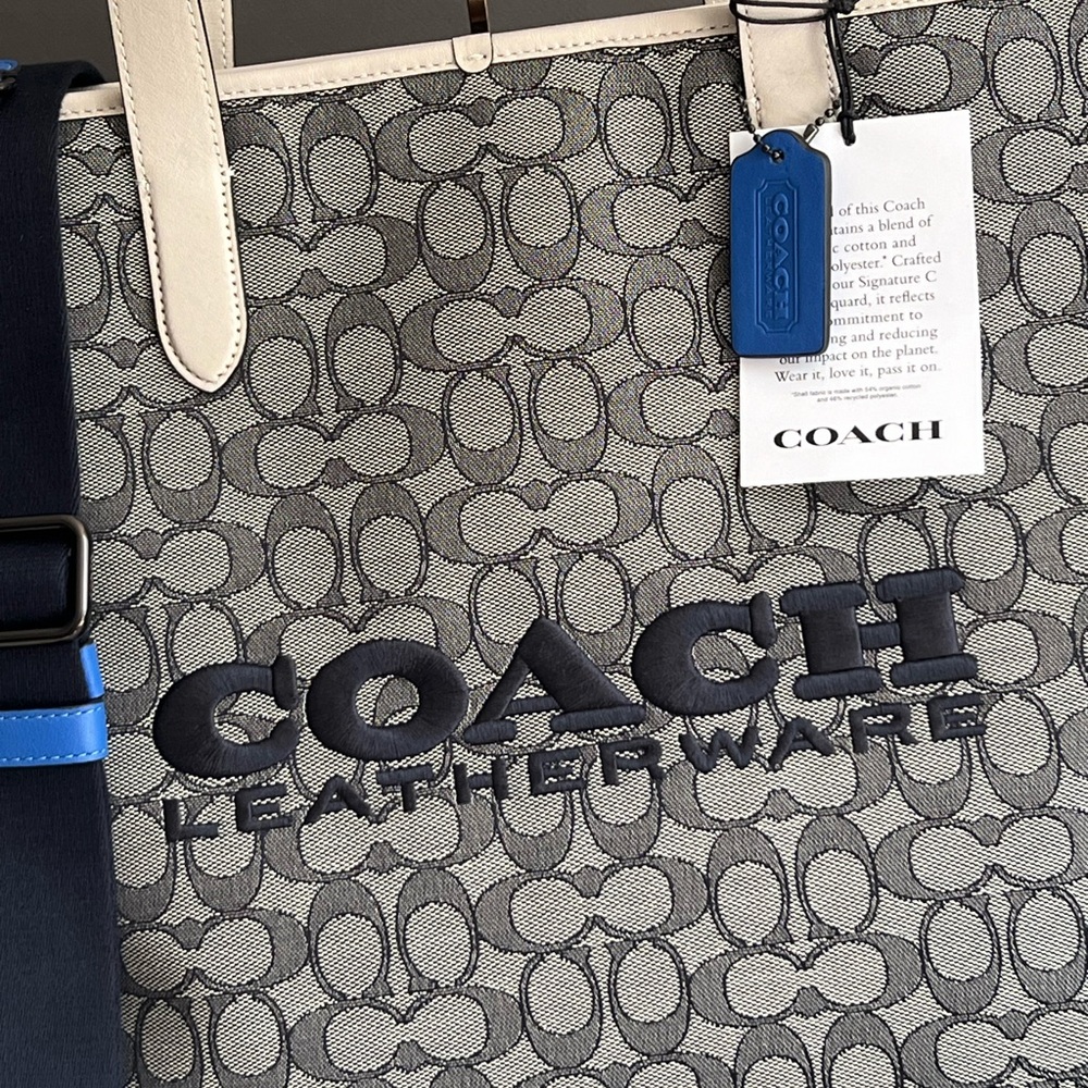💰SOLD - C9159 - Coach League Tote in Signature Jacquard - Picture 2 of 14